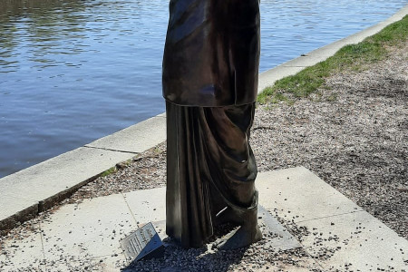 Lidska socha u Vltavy